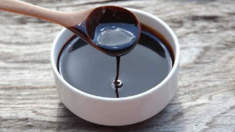 Why you should use molasses instead of refined sugar
